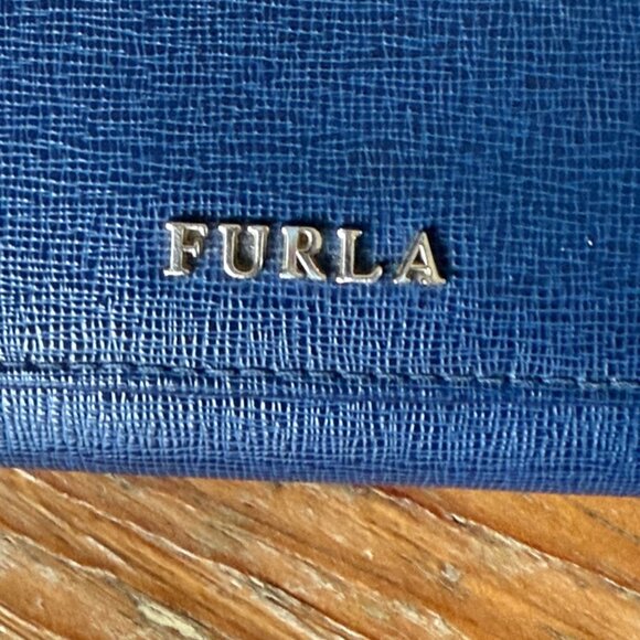 Furla Textured Wallet - Picture 3 of 10